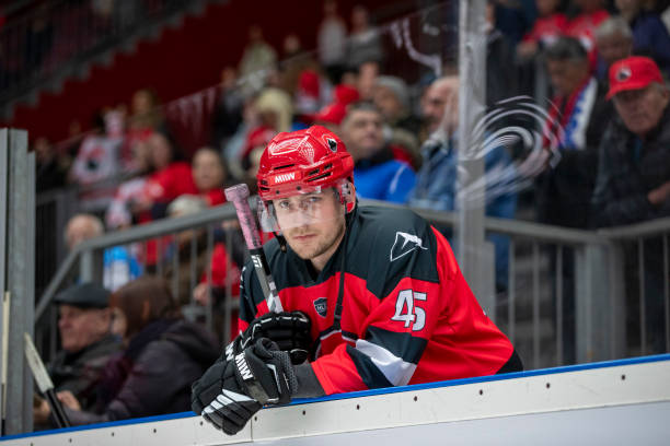 istock Hockey Player in Red Jersey Observing the Game 2179109094