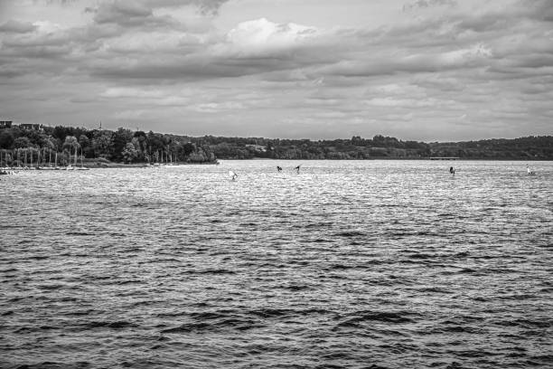 A wide view over the water of a large lake.