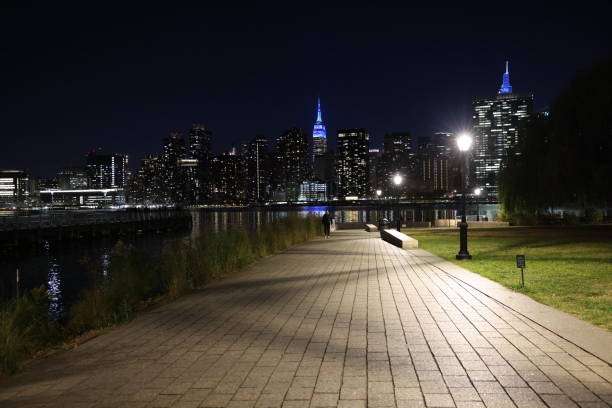 istock Promenade - Gantry Plaza State Park 2179553823
