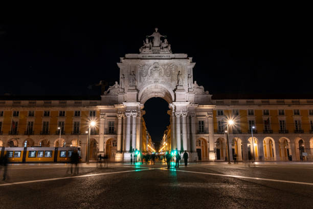 istock Iconic commercial square and the Rua Augusta Arch at night 2179618946