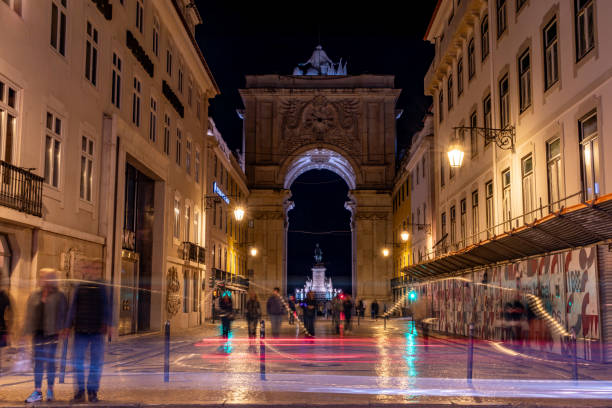 istock Iconic commercial square and the Rua Augusta Arch at night 2179619001