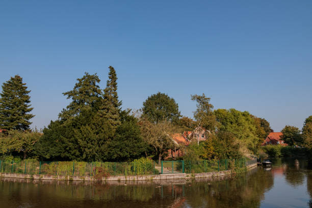 istock der klein Ort Greetsiel in Ostfriesland an der Nordsee 2180023528