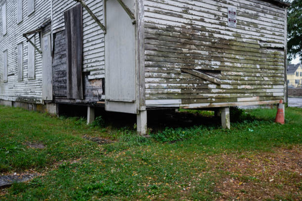 istock Damaged white house on stilts 2180046952