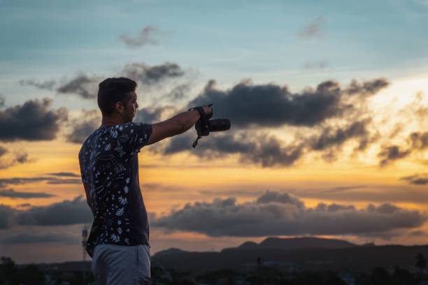 Photographer captures stunning mountain sunset