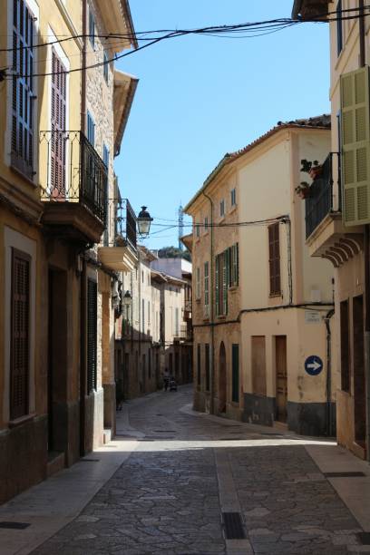 istock Old town alley in Mallorca 2180312364
