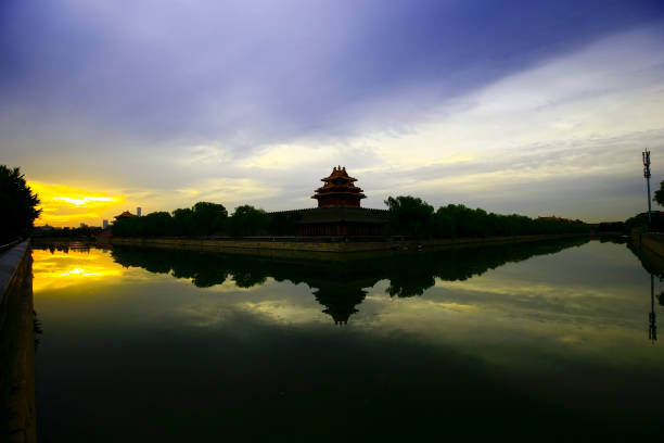 Appreciate Chinese architectural details and cultural information under the light