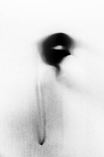 Photographs worked with Photoshop, works that attempt to show the fragility and instantaneousness of human existence.
