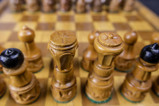 Focus on king and queen chess wooden set stylish