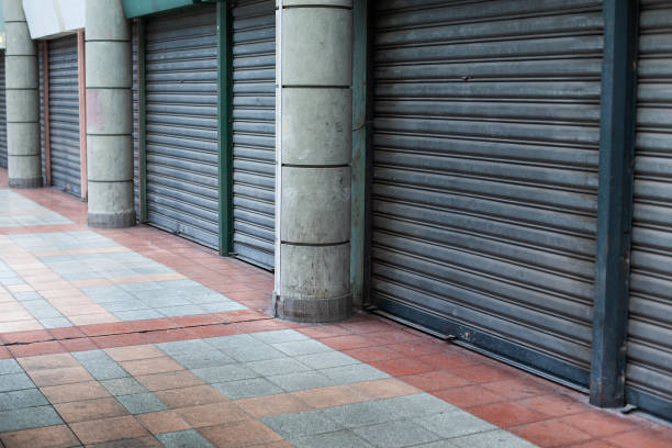 istock There is no more activity in the shopping center 2180999649