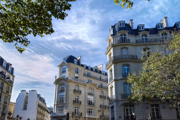 istock Paris, facades avenue Bossuet 2181106600