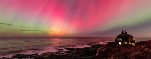 istock The Northern Lights over a cottage perched on cliffs overlooking the sea on the Northumberland coast during the extreme solar storm of 10th October 2024 2181221724