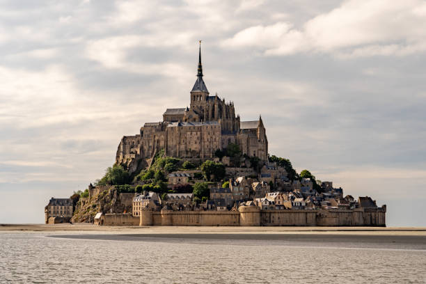 istock Mont-Saint-Michel Island 2181313267