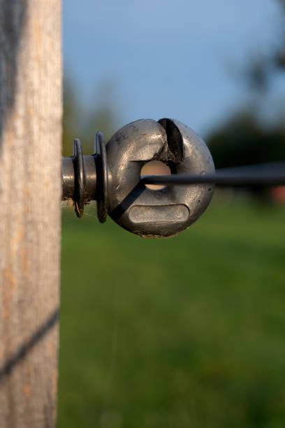 insulating eyelet for electric fence