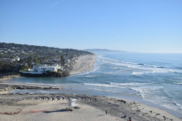 istock Coastal beach view with beachfront houses in La Jolla. 2181464675