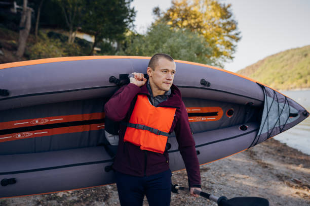 istock Bringing my kayak to the lake 2181472073