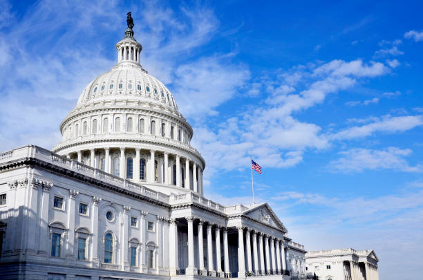 edificio del capitolio de los estados unidos en el edificio público de washington dc - ciudades capitales fotografías e imágenes de stock
