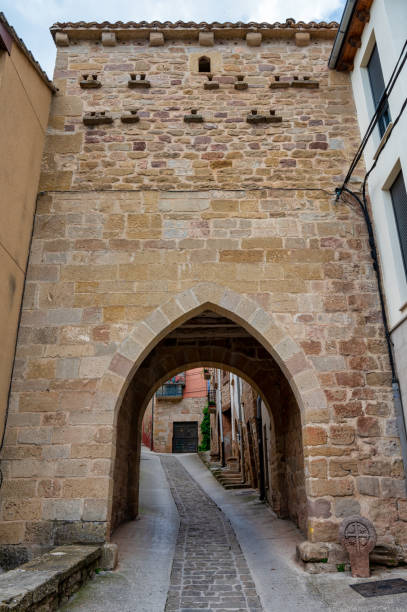 istock Cirauqui Medieval Arch 2181790620