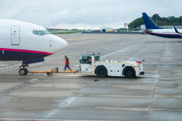 Pushback Towing 160+ Pushback Truck Stock Photos, Pictures & Royalty-Free Images - iStock