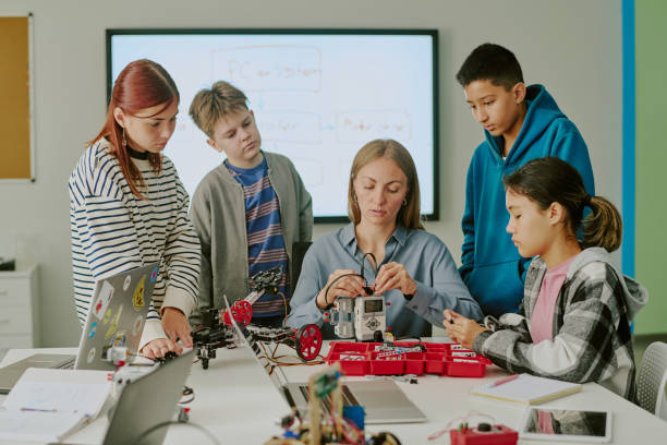istock Teacher Showing Process of Connecting Wires 2182033583