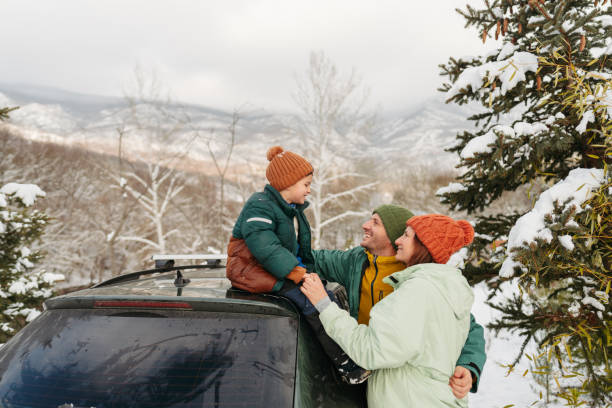 istock Family on a winter road trip 2182091489