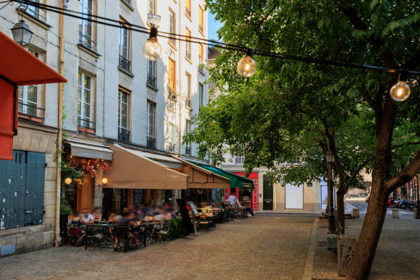 istock Sidewalk cafe in Paris, France 2182181617