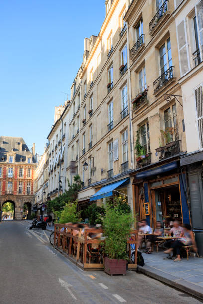 istock Sidewalk cafe in Paris, France 2182181618