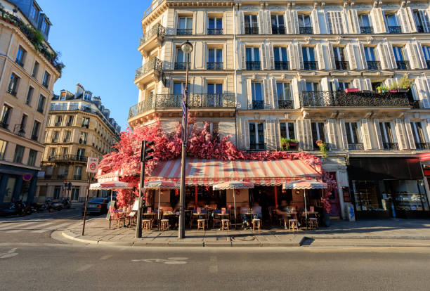 istock Sidewalk cafe in Paris, France 2182181619