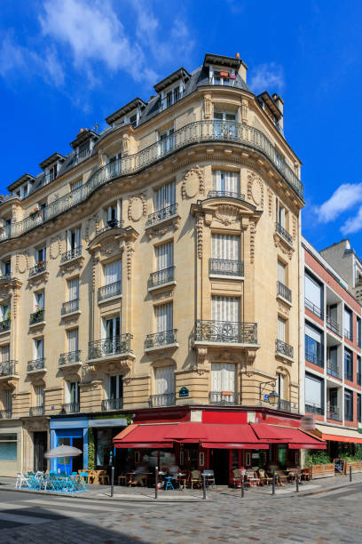istock Sidewalk cafe in Paris, France 2182181630