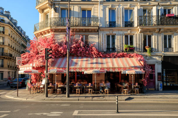 istock Sidewalk cafe in Paris, France 2182181637