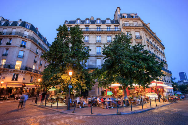 istock Sidewalk cafe in Paris at night 2182181650