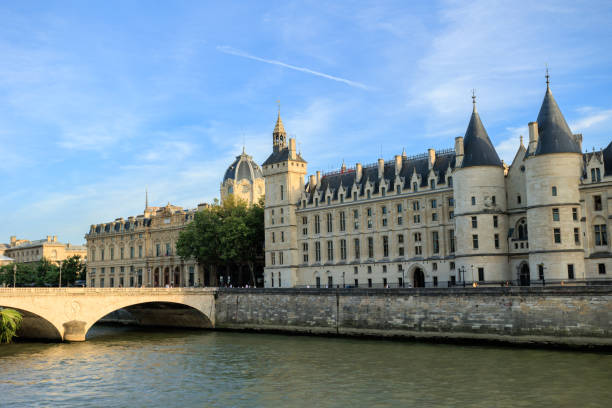 istock Seine River Paris, France 2182182384
