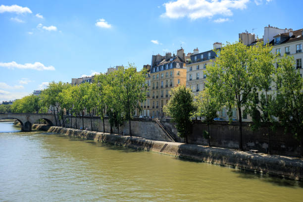 istock Seine River Paris, France 2182182402