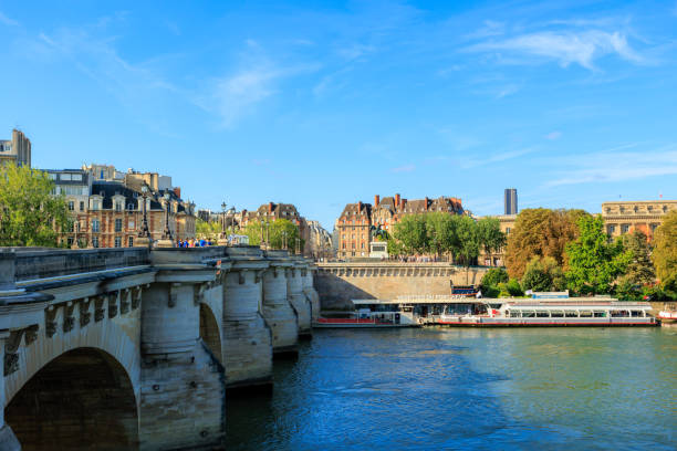istock Seine River Paris, France 2182182447