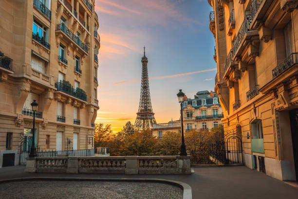 eiffel tower paris - paris stockfoto's en -beelden