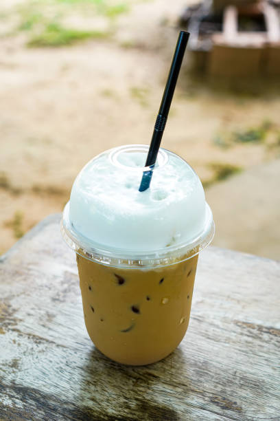 In Thailand, the sale of hot tea, iced tea, hot coffee or cold coffee is usually available at restaurants or coffee shops, which may have an indoor or natural coffee drinking atmosphere.