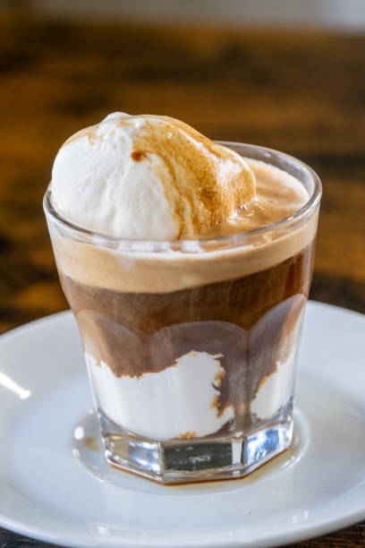 Merengue de Chocolate e Café Gelado Irresistível - receita deliciosa profissional - passo 2