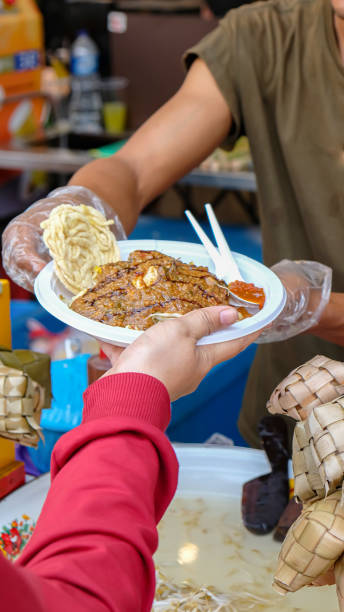 Bogor's signature fried bean sprouts are being given to customers
