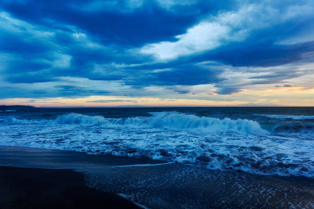 crashing waves, motion