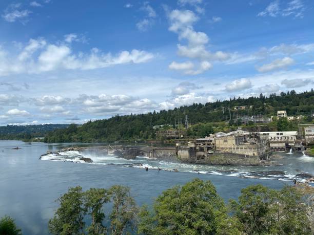 istock Willamette Falls Waterfall and Industrial Structure in Oregon City 2182570349