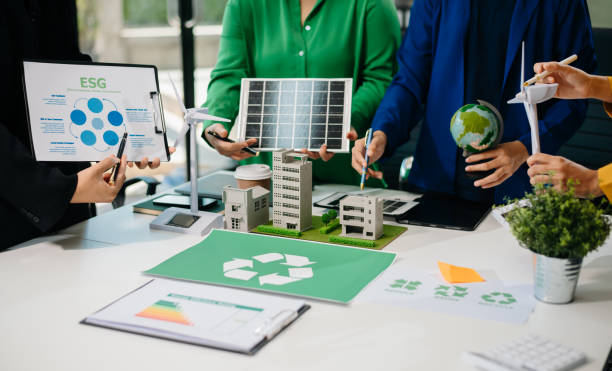 istock Business team working virtual modern smartphone to reduce CO2 emissions carbon footprint climate change to limit global warming 2182598209