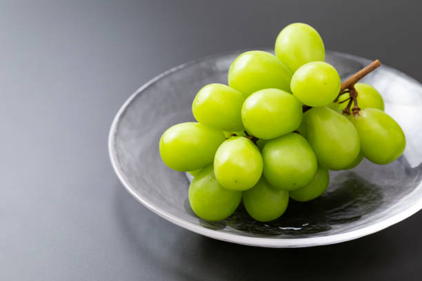 istock Shine Muscat on a black background 2182661803