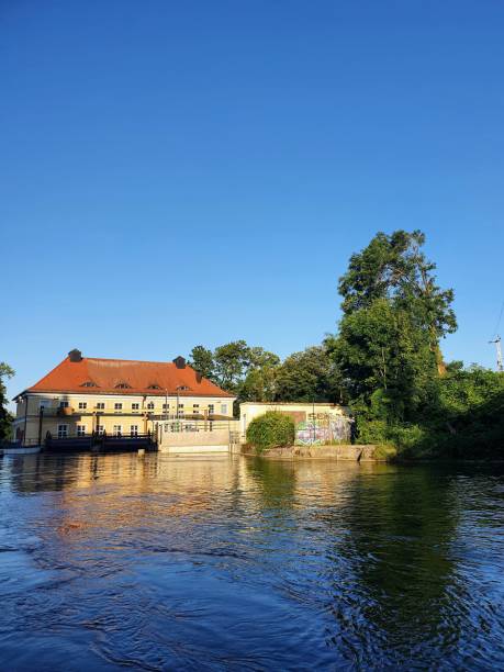 A building near water, dark blue water, bright building, blue sky