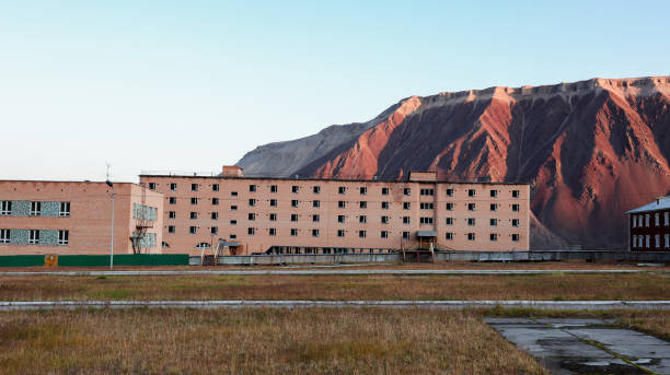 istock Deserted building against a mountain backdrop in Pyramiden, Svalbard during daylight 2183051443
