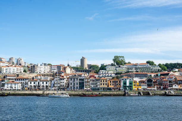 istock Gaia, Oporto, Portugal 2183092321
