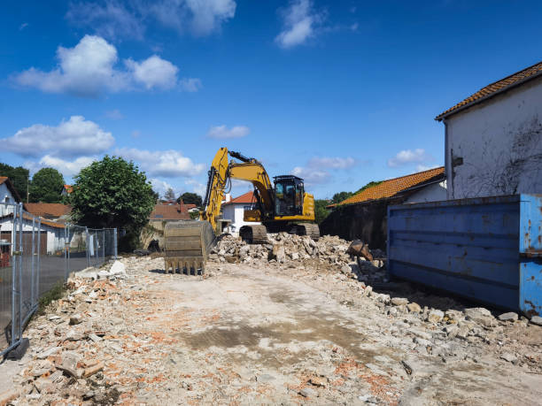 demolition and land clearing - konut binası lar stok fotoğraflar ve resimler