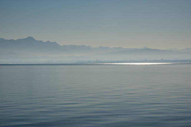 Dunst liegt auf dem Bodensee, Alpensicht mit Säntis