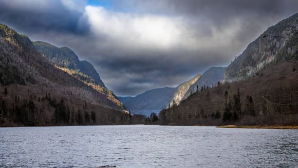 Autumn landscape in the beautiful Jacques-Cartier National Park in Quebec, Canada. Jacques-Cartier National Park offers a magnificent landscape with a vast mountainous plateau fractured by several valleys. The most spectacular is the Jacques-Cartier Valley, it has a trench more than 550 m deep, crossed by a river of the same name, alternately calm and wild. north quebec stock pictures, royalty-free photos & images