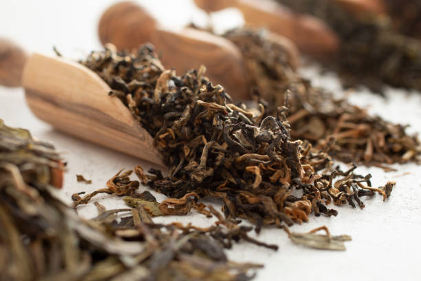 Zhen Qu loose leaf in scoop