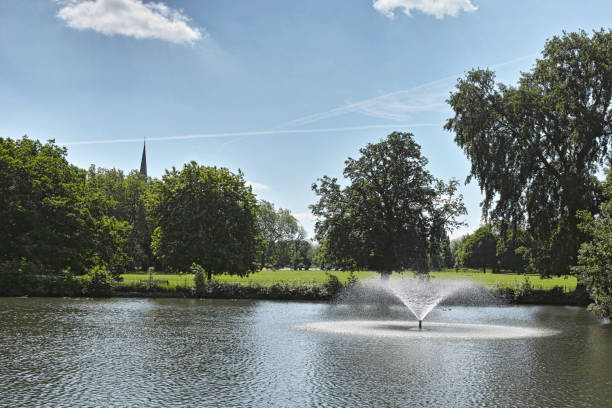 istock Clissold Park Lake in Summer 2183368493