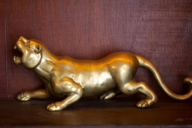 The tiger-shaped room decoration is made of brass